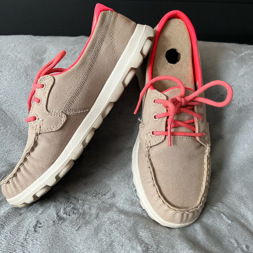 Skechers